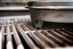 Grillfürst Dutch Oven Set BBQ Edition DO4 - X-DEAL Inkl. Tragetasche / Aufbewahrungstasche, Gusseisen Pflege Und Deckelheber -Grillen Und Rauchern 17976 Grillfuerst Dutch Oven Fuesse