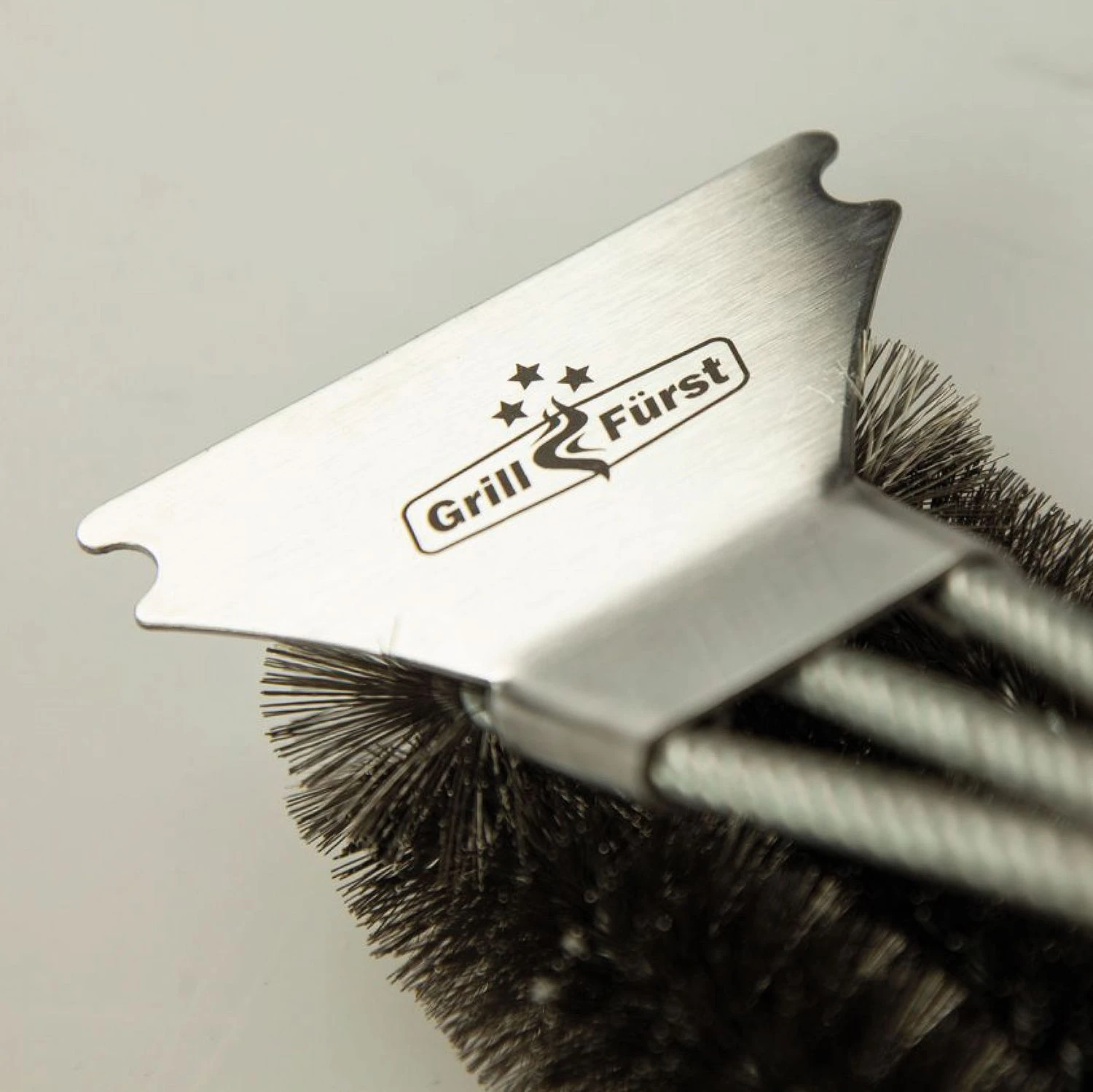 Grillfürst Grillbürste Edelstahl, Mit Langem 3-fach Bürstenkopf Und Schaber 5 Grillfürst Grillbürste Edelstahl, Mit Langem 3-fach Bürstenkopf Und Schaber – Bild 3