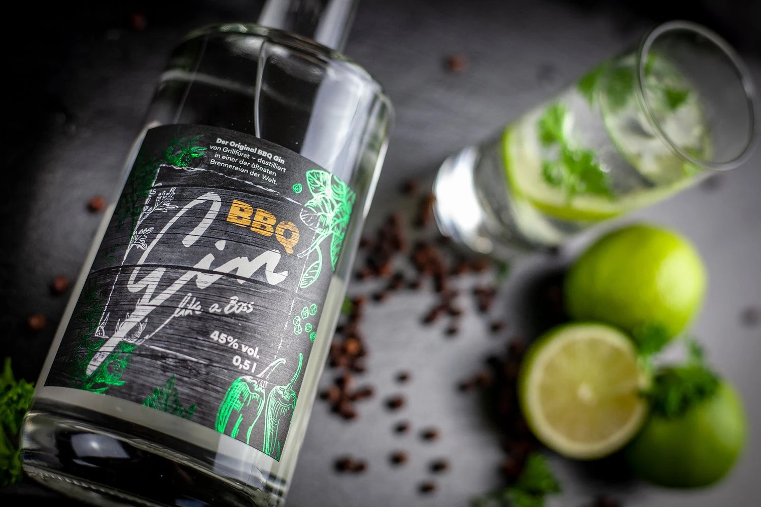 Grillfürst BBQ Gin - Gin Like A Boss, 45 % Vol. 0,5l 4 Grillfürst BBQ Gin - Gin Like A Boss, 45 % Vol. 0,5l – Bild 2