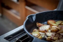 Grillfürst Gusseisenpfanne Mit Stielgriff Ø 25 Cm 12 Grillfürst Gusseisenpfanne Mit Stielgriff Ø 25 Cm -Grillen Und Rauchern Grillfuerst Ausgiesser Gusseisen Pfanne 5