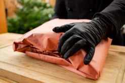 Grillfürst Butcher Paper (10 M X 0,60 M) - Das BBQ Papier Für Saftige Ergebnisse! 12 Grillfürst Butcher Paper (10 M X 0,60 M) - Das BBQ Papier Für Saftige Ergebnisse! -Grillen Und Rauchern Grillfuerst Butcher Paper auf dem Grill