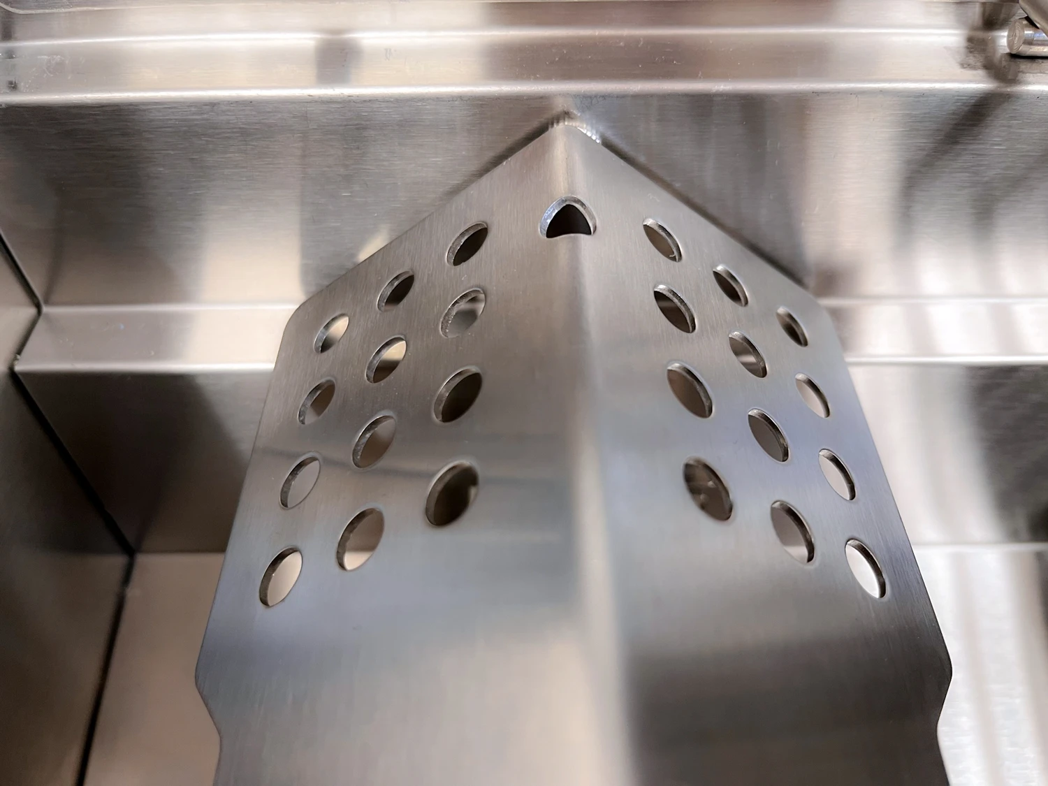 Grillfürst G201E 2-Brenner Gasgrill Portabel V2 - Wohnmobilgrill - 30mbar (EU-Gasgrill) 9 Grillfürst G201E 2-Brenner Gasgrill Portabel V2 - Wohnmobilgrill - 30mbar (EU-Gasgrill) – Bild 7