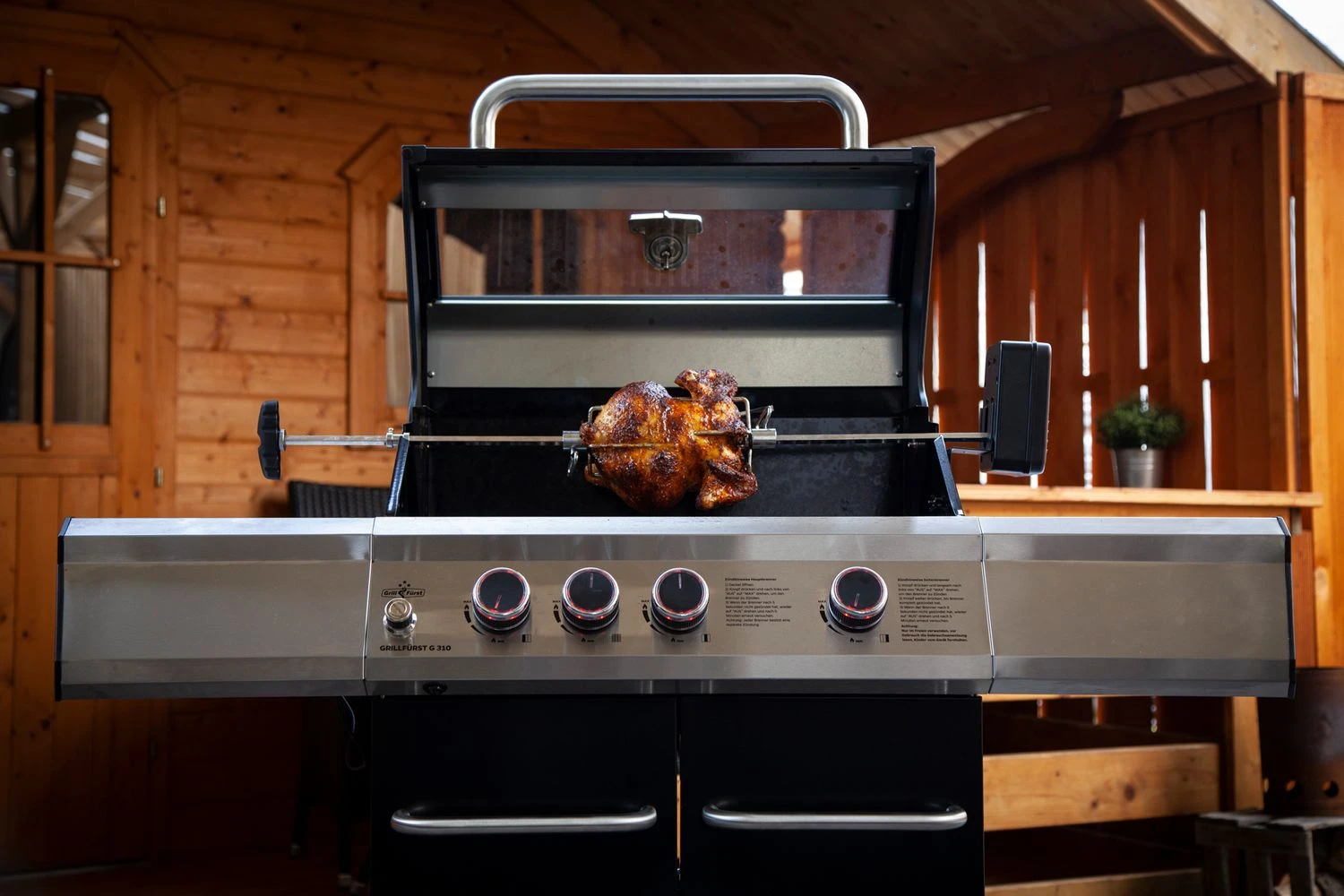 Grillfürst Universal Drehspieß / Rotisserie Set Aus Verchromtem Stahl Mit Motor Für über 20 Versch. Grillgeräte 4 Grillfürst Universal Drehspieß / Rotisserie Set Aus Verchromtem Stahl Mit Motor Für über 20 Versch. Grillgeräte – Bild 2