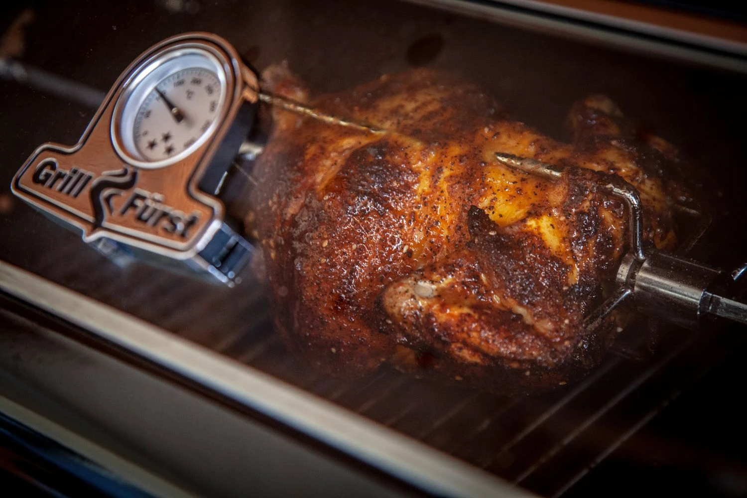 Grillfürst Universal Drehspieß / Rotisserie Set Aus Verchromtem Stahl Mit Motor Für über 20 Versch. Grillgeräte 5 Grillfürst Universal Drehspieß / Rotisserie Set Aus Verchromtem Stahl Mit Motor Für über 20 Versch. Grillgeräte – Bild 3