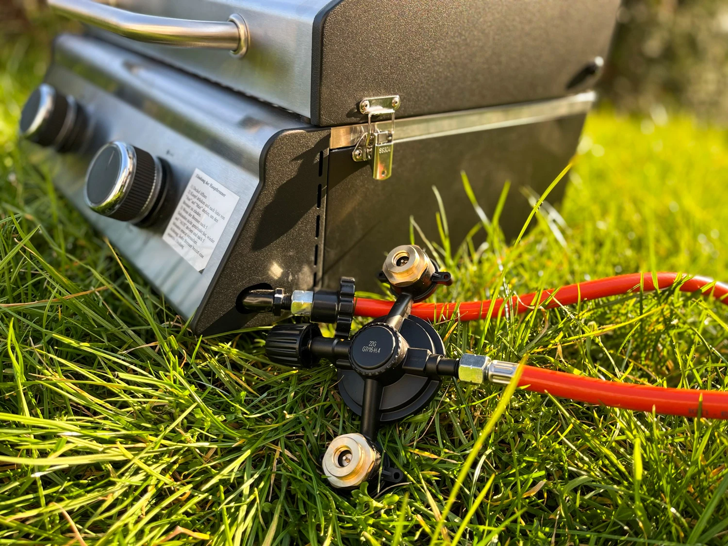 Grillfürst Kombi Kartuschen-Druckregler 30 Mbar - Für Den Anschluss Von 2 Gaskartuschen 4 Grillfürst Kombi Kartuschen-Druckregler 30 Mbar - Für Den Anschluss Von 2 Gaskartuschen – Bild 2