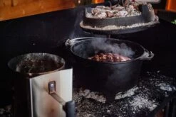 Grillfürst Dutch Oven Tisch / Dutch Oven Station Mit Windschild 9 Grillfürst Dutch Oven Tisch / Dutch Oven Station Mit Windschild -Grillen Und Rauchern Grillfuerst Dutch Oven Anzuendkamin Feuertisch