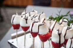 Grillfürst Fingerfood Set: Gemüsekorb Edelstahl, Fingerfood Spießeinsatz Und 100 Holzspieße -Grillen Und Rauchern Grillfuerst Finger Food Marshmallow Erdbeer Spiesse