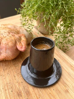 Grillfürst Gusseisenpfanne Mit 2 Griffen Ø 25 Cm - X-DEAL Inkl. Hähnchenbräter / Hähnchenhalter Gusseisen -Grillen Und Rauchern Grillfuerst Haehnchenhalter zum Befuellen