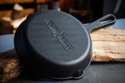 Grillfürst Gusseisenpfanne Mit Stielgriff Ø 25 Cm 15 Grillfürst Gusseisenpfanne Mit Stielgriff Ø 25 Cm -Grillen Und Rauchern Grillfuerst Pfannen Rueckseite 5