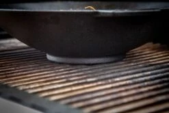 Grillfürst Gusseisen Wok Mit 2 Griffen Ø 30 Cm - X-Deal Inkl. Pflegepaste, Ringreiniger Und Kochlöffel -Grillen Und Rauchern Grillfuerst Wok flacher Boden 1