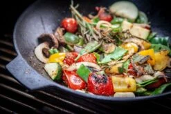 Grillfürst Gusseisen Wok Mit 2 Griffen Ø 30 Cm - X-Deal Inkl. Pflegepaste, Ringreiniger Und Kochlöffel -Grillen Und Rauchern Grillfuerst Wok gusseisen