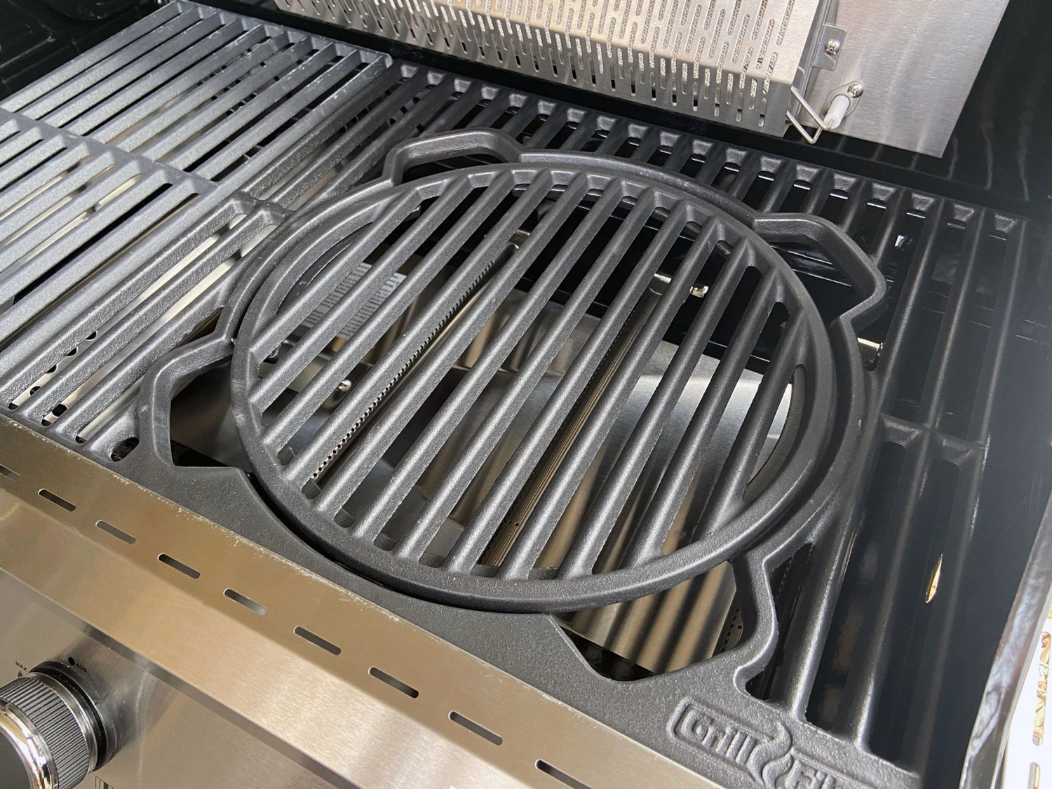 Grillfürst X-Rost System Grillrost Aus Gusseisen Für Grillfürst Gasgrills - Inkl. Gusseisenpfanne Einsatz 8 Grillfürst X-Rost System Grillrost Aus Gusseisen Für Grillfürst Gasgrills - Inkl. Gusseisenpfanne Einsatz – Bild 6