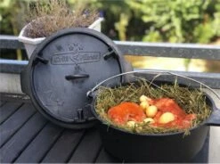 Grillfürst Dutch Oven Set BBQ Edition DO4 - X-DEAL Inkl. Tragetasche / Aufbewahrungstasche, Gusseisen Pflege Und Deckelheber -Grillen Und Rauchern Grllfuerst Dutch Oven BBQ Edition Heu Huhn