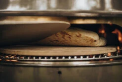 Moesta Pizzastein Mit Stier - 36,5 Cm -Grillen Und Rauchern Moesta Pizzastein Anwendung 1