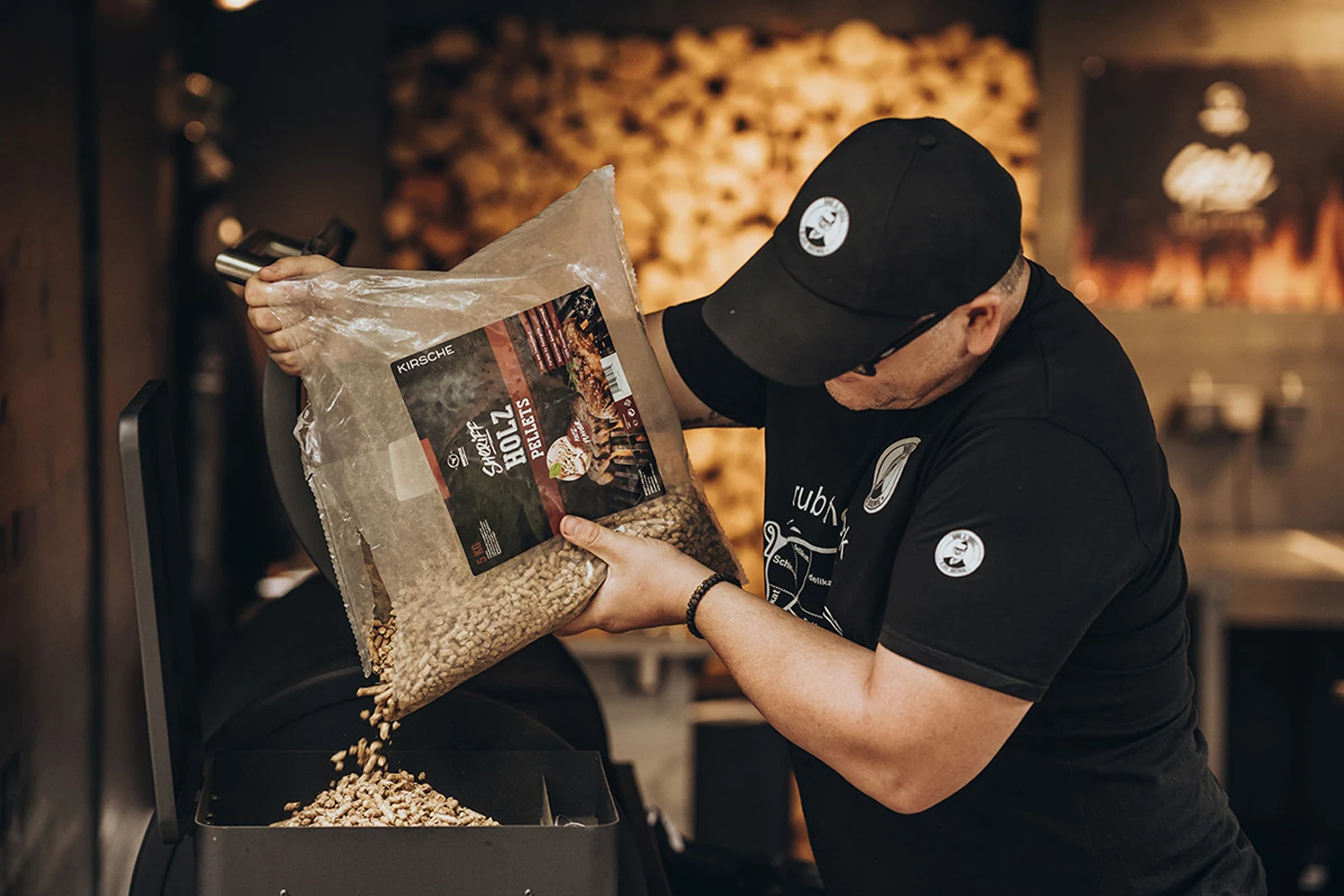 Moesta Pelletgrill Sheriff Inklusive Bambus Ablagebrett Und Abdeckhaube - Modell 2023 11 Moesta Pelletgrill Sheriff Inklusive Bambus Ablagebrett Und Abdeckhaube - Modell 2023 – Bild 9