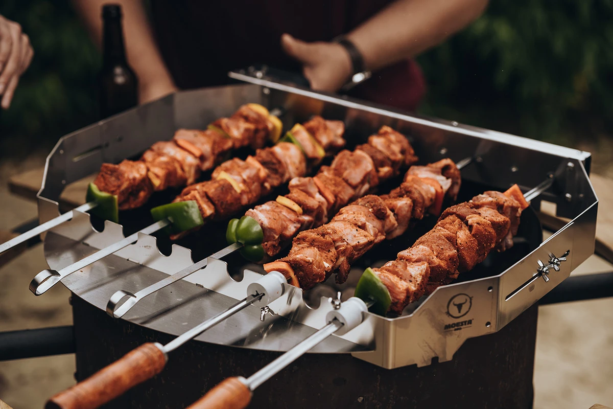 Moesta Turnado – Elektrischer Spießdreher Mit Batterie – Für 57 Cm + 60 Cm Kugelgrills 4 Moesta Turnado – Elektrischer Spießdreher Mit Batterie – Für 57 Cm + 60 Cm Kugelgrills – Bild 2