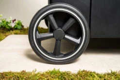 Outdoorchef Gas Kugelgrill Arosa 570 G Evo Black Style - Inkl. Blazing-/Cooking Zone Kit Plus Und Plancha -Grillen Und Rauchern Outdoorchef Arosa Gas Kugelgrill 570G EVO Black Style Laufraeder