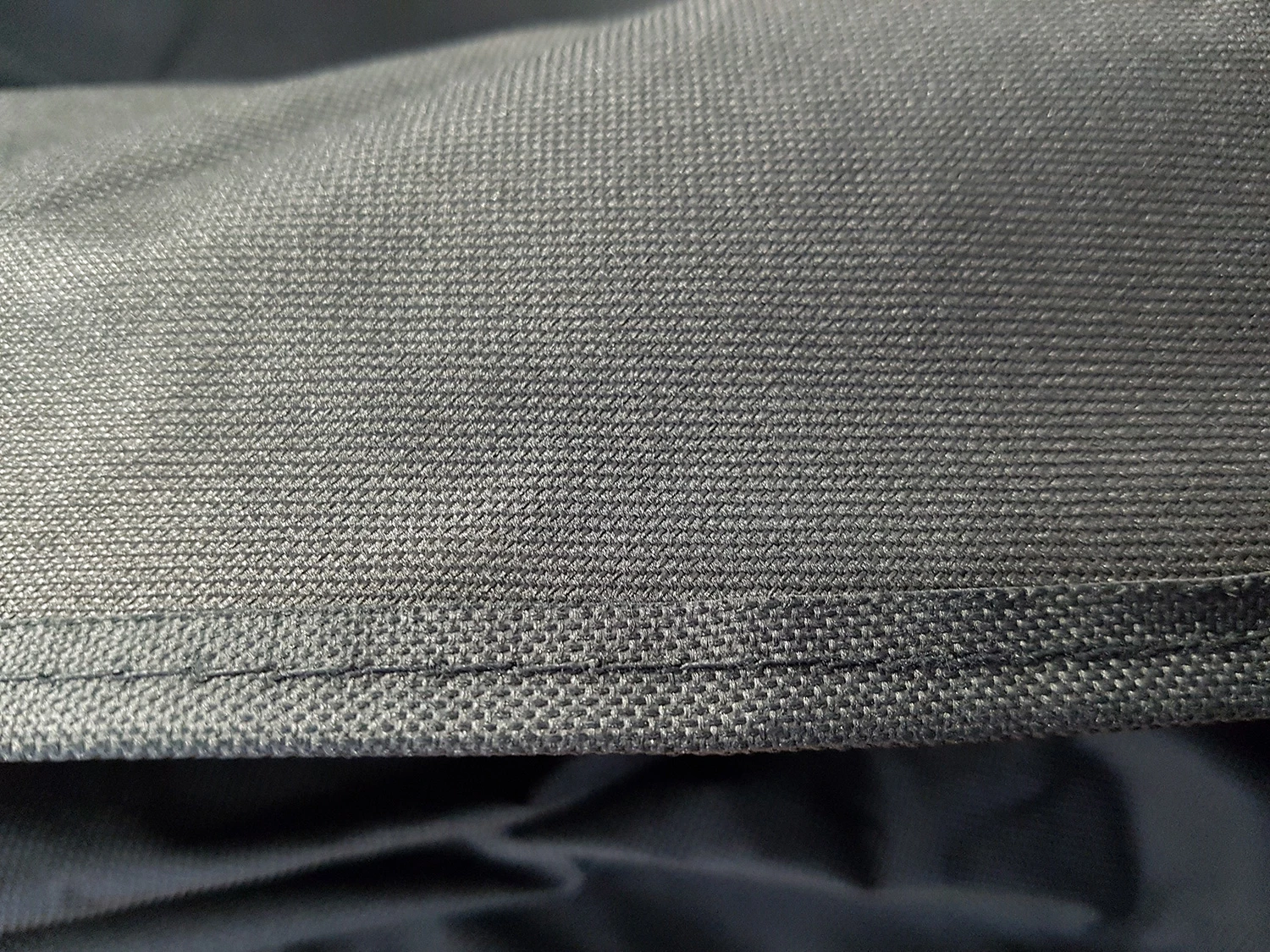 Grillfürst Abdeckhaube / Schutzhülle - Eintracht Frankfurt Edition - 121 X 59 X 111cm Für Napoleon Rogue 365 / Broil King GEM 320 / Napoleon Triumph 325 /Outdoorchef Cairns 3G, Australia 315 G, 325 G 6 Grillfürst Abdeckhaube / Schutzhülle - Eintracht Frankfurt Edition - 121 X 59 X 111cm Für Napoleon Rogue 365 / Broil King GEM 320 / Napoleon Triumph 325 /Outdoorchef Cairns 3G, Australia 315 G, 325 G – Bild 4