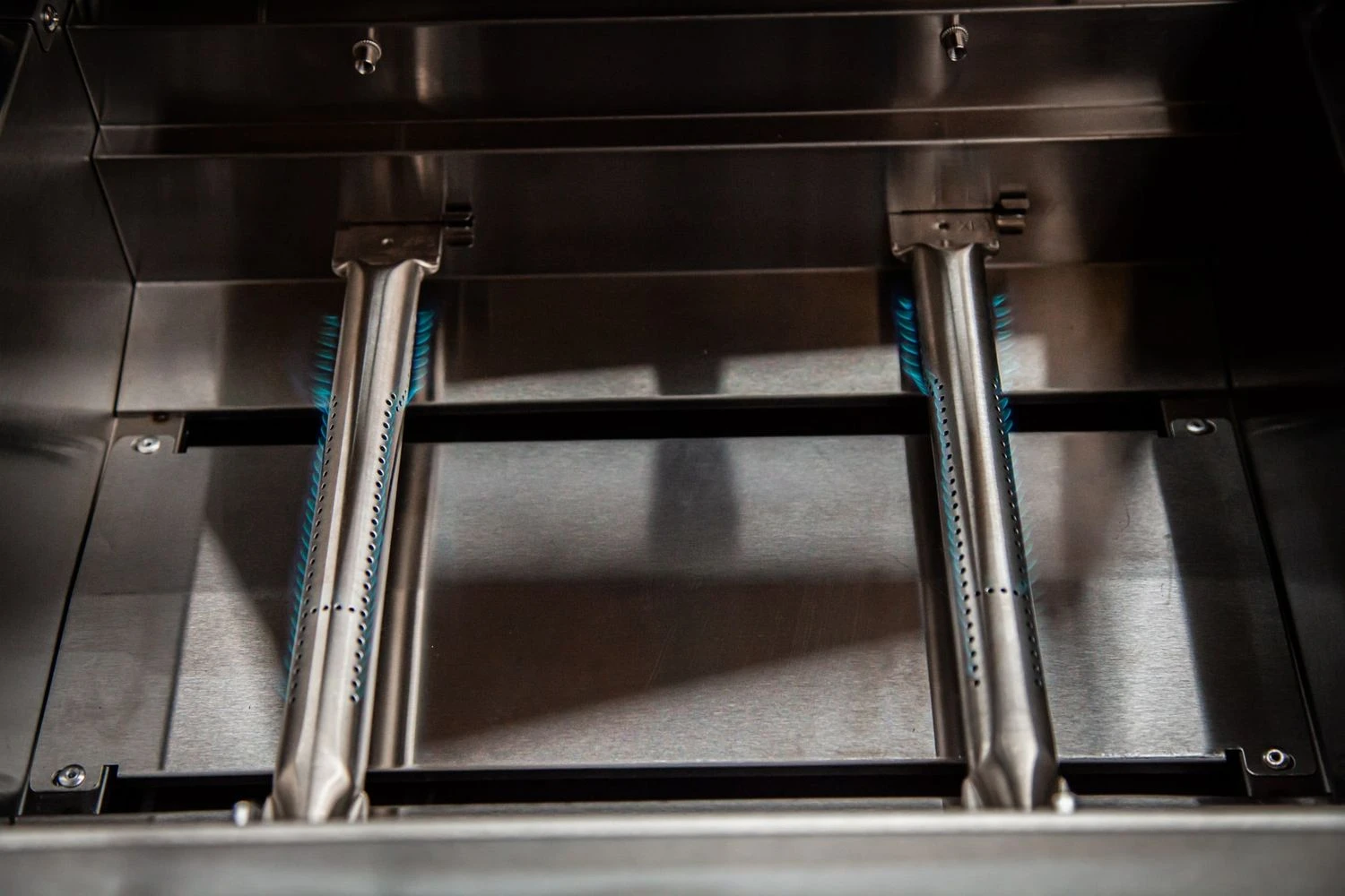 Grillfürst G201E 2-Brenner Gasgrill Portabel V2 - Wohnmobilgrill - 30mbar (EU-Gasgrill) 7 Grillfürst G201E 2-Brenner Gasgrill Portabel V2 - Wohnmobilgrill - 30mbar (EU-Gasgrill) – Bild 5