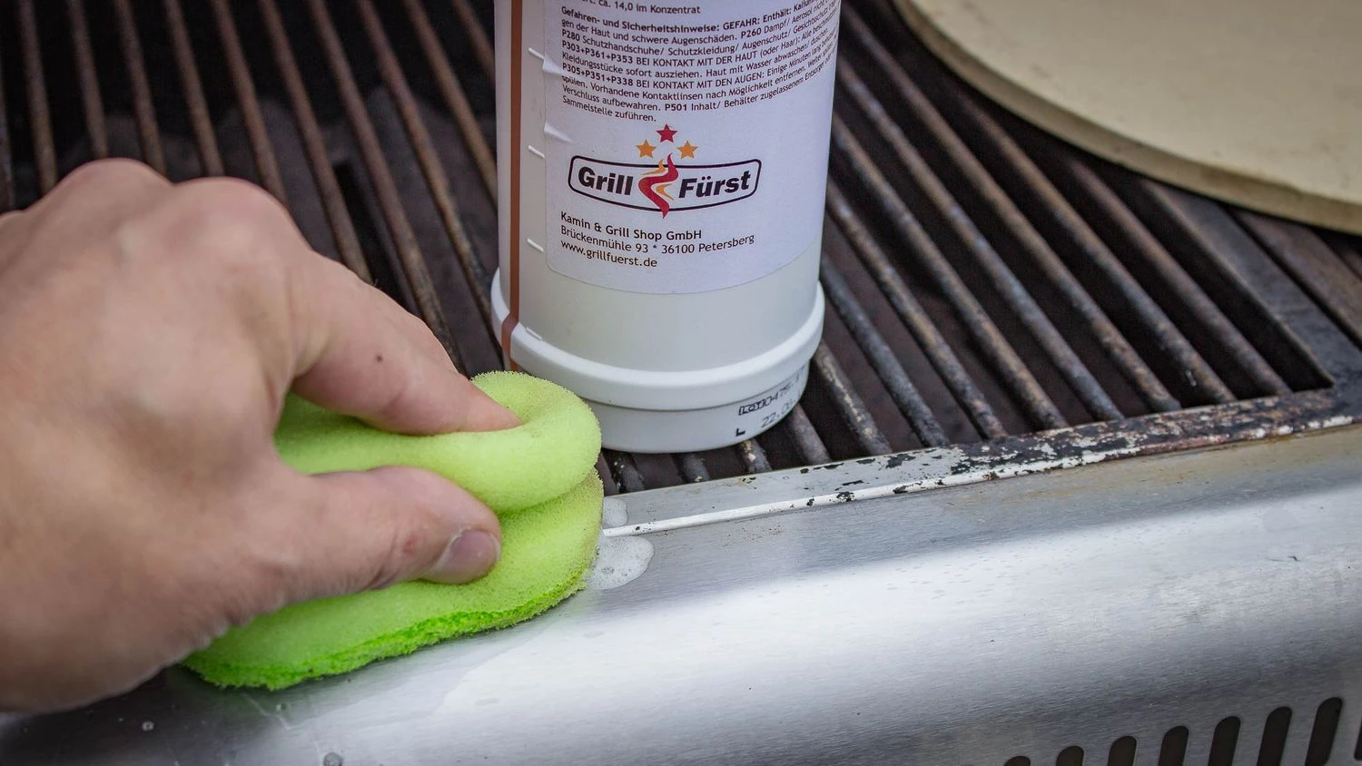Grillfürst Reinigungsset Für Edelstahlgrills Mit Edelstahl Grillbürste Inkl. Schaber, Grillreiniger Spezial Lösung Und Power-Schaumreiniger 12 Grillfürst Reinigungsset Für Edelstahlgrills Mit Edelstahl Grillbürste Inkl. Schaber, Grillreiniger Spezial Lösung Und Power-Schaumreiniger – Bild 10