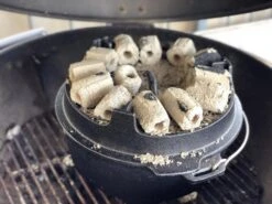 Grillfürst XXL Dutch Oven Set: Starterpaket Gusseisen - X-DEAL Mit 2 X Dutch Oven, 2 X Gusseisen Pfanne, 2x Tragetasche, Ringreiniger, Gusseisen Pflege Und Bambus-Kochlöffel -Grillen Und Rauchern image00008